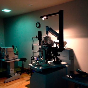 Clínica Oftalmológica Dr. Juan Manuel Palomares máquina de oftalmología 