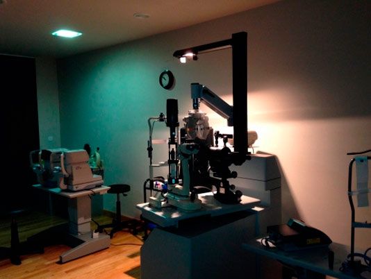 Clínica Oftalmológica Dr. Juan Manuel Palomares máquina de oftalmología 